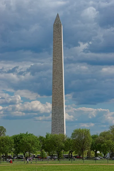Памятник Джорджу Вашингтону в бурный день — стоковое фото