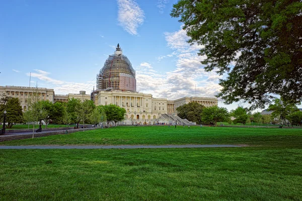 Vista desde el parque en el Capitolio de los Estados Unidos — Foto de Stock