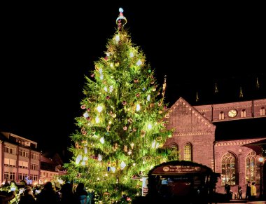 Riga Dome Cathedral, Noel ağacı akşam