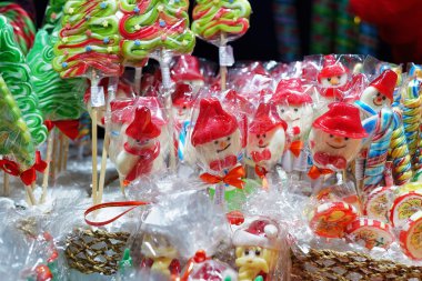 Vilnius Noel pazarı renkli şekerler ile durak