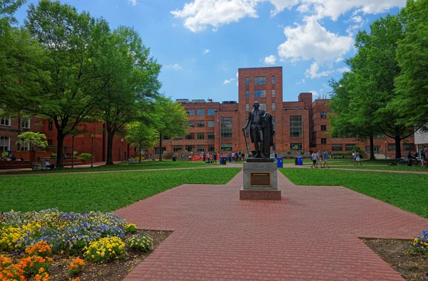 Estatua de George Washington en la Universidad de George Washington — Foto de Stock