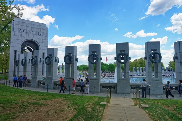 Visitors at National World War II Memorial in Washington DC — Stock Photo, Image
