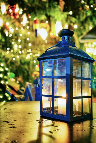 Kerst lantaarn in het midden van de markt in Riga — Stockfoto
