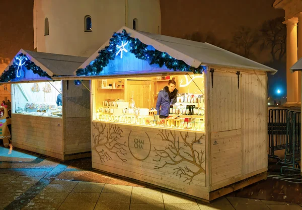 Kraampjes op de kerstmarkt van Vilnius in Litouwen — Stockfoto