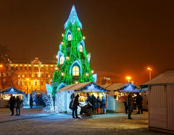 Mercado de Navidad de Vilna y el árbol de Navidad en Lituania —  Fotos de Stock