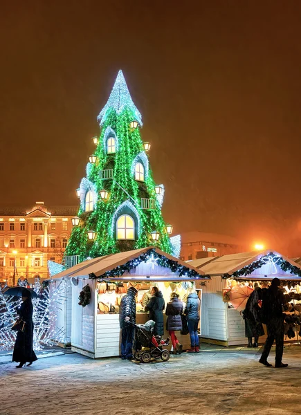 Mercado de Navidad de Vilna y árbol de Navidad en Lituania —  Fotos de Stock