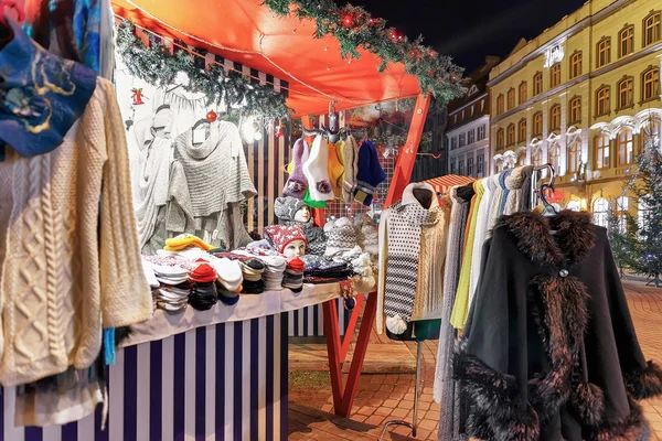 Barevné pletené hadice na vánočním trhu Riga Street — Stock fotografie