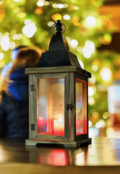 Lanterna con candela a Riga Mercatino di Natale di notte — Foto Stock