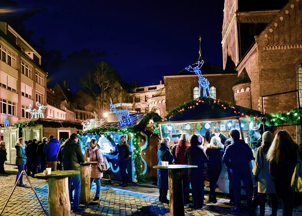 People at Christmas market in Dome square at night — Stock Photo, Image