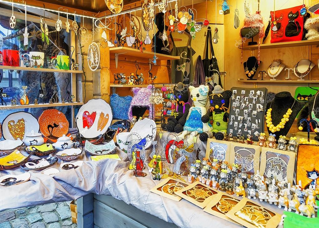 Different small accessories and souvenirs at the Riga Christmas market