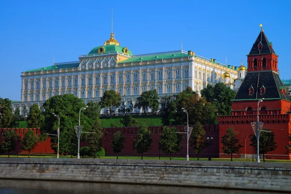 Palácio do Kremlin de Moscou e torre Taynitskaya — Fotografia de Stock
