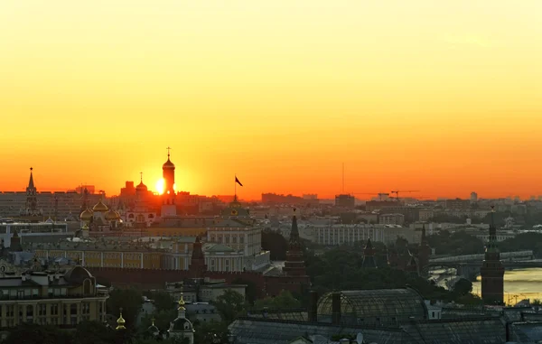 Aufgehende Sonne über dem Moskauer Kreml — Stockfoto
