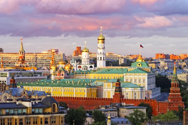 莫斯科克里姆林宫视图与暴风雨 sky2 — 图库照片
