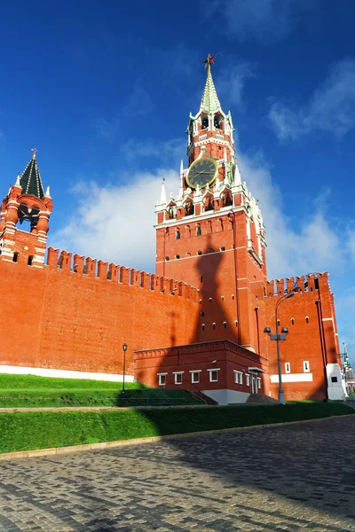 Torre dell'orologio sulla Piazza Rossa a Mosca Russia — Foto Stock