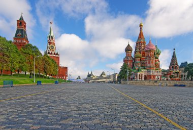 Moskova Kremlin, Kızıl Meydan ve Aziz Basil Katedrali