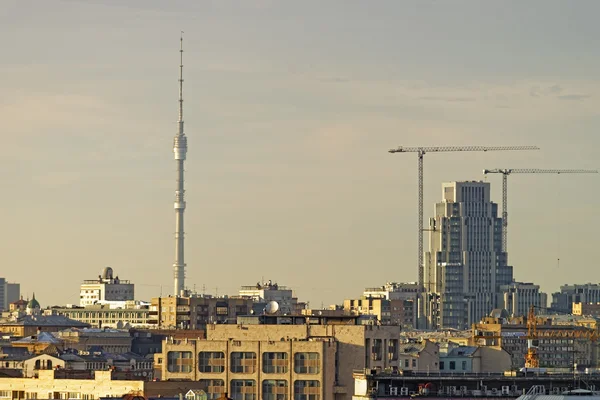 Moskevské centrum výškových tower Panorama a televizní věž o — Stock fotografie