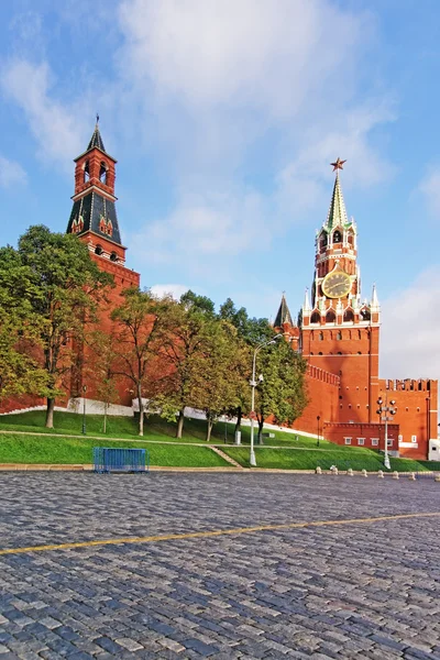 Tres torres del Kremlin de Moscú y la Plaza Roja — Foto de Stock