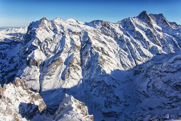 Parede de montanha Jungfrau em helicóptero de inverno vista — Fotografia de Stock