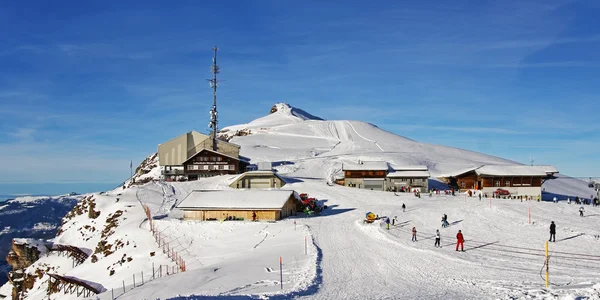Winterskigebiet mannlichen in der Schweiz — Stockfoto