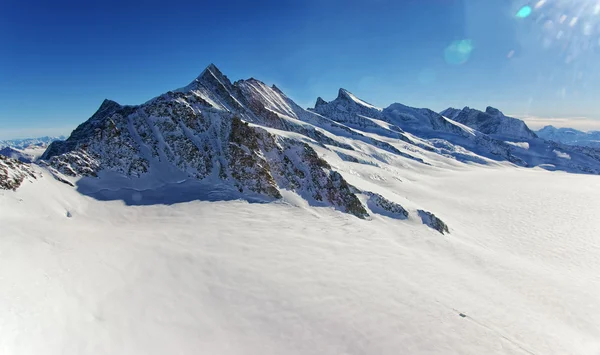 Schweizer Gletscherhelikopter im Winter — Stockfoto