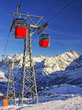 Kırmızı kablo araçlarda kış kablo demiryoluna sw beldesinde spor