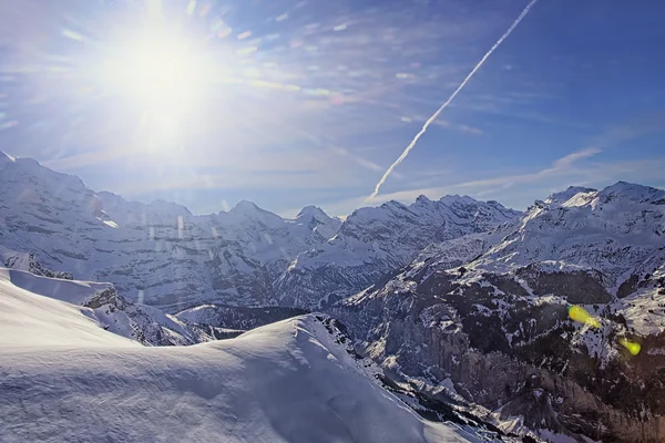Κοιλάδα στην προβολή ελικόπτερο περιοχή Jungfrau το χειμώνα — Φωτογραφία Αρχείου