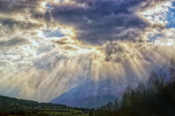 Spektakularne promienie francuskich Alpach — Zdjęcie stockowe