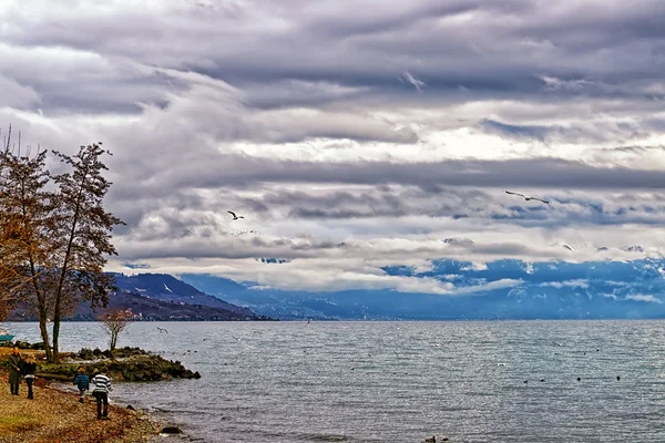 Quay of Geneva lake in Lausanne in stormy weather — Stock Photo, Image