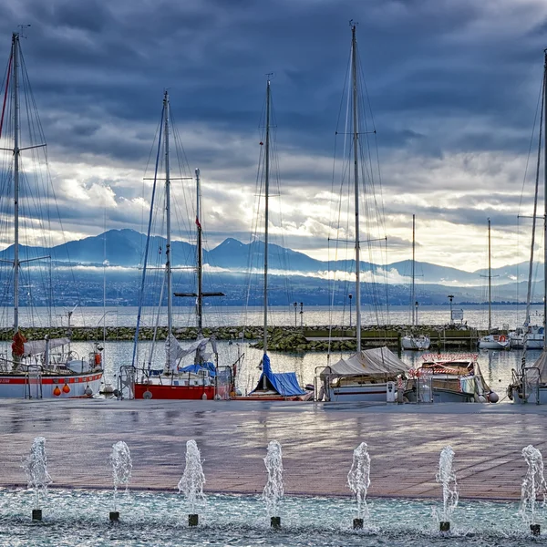 Quay of Geneva lake in Lausanne — Stock Photo, Image