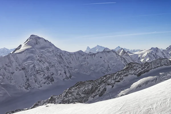 Szwajcarska alpejskie szczyty krajobraz panorama — Zdjęcie stockowe