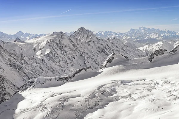 Panorama alpin suisse du paysage montagneux — Photo