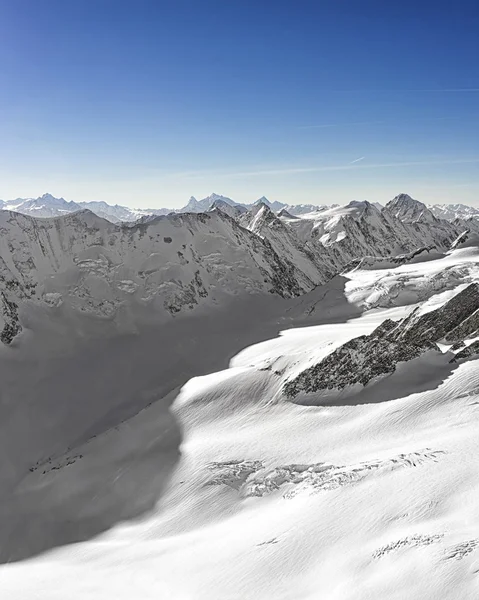 Picos alpinos suizos cresta paisaje panorama — Foto de Stock