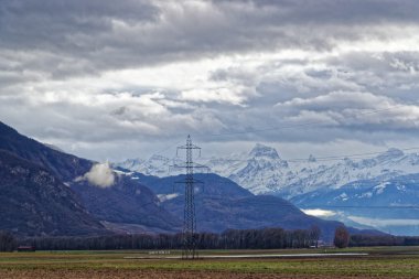 Evian-les-Bains'deki wi yeni yılda Fransa'da dağ görünümünde