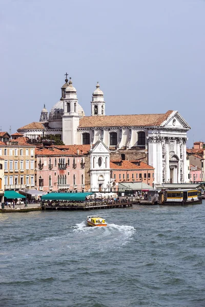 Vista al muelle de Gesuati en verano Venecia — Foto de Stock