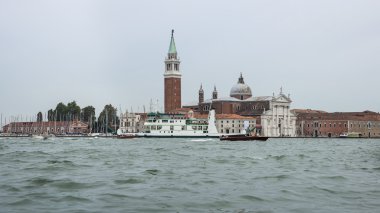 Santa Maria della Salute Bazilikası'nın ve su yaz Ve trafikte