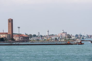 Şehir Limanı üzerinden Venedik'e su manzaralı