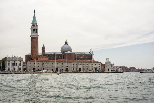 Trafik yaz Venedik'te San Giorgio Maggiore ve su — Stok fotoğraf