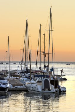 Gün batımında Marina iskele