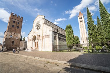 Verona, San Zeno Maggiore Bazilikası'na kare