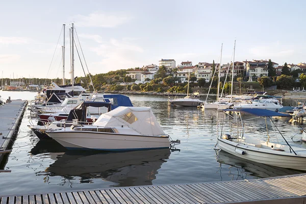 Pula, Hırvatistan Adriyatik Denizi bay Harbor Marina deniz araçları