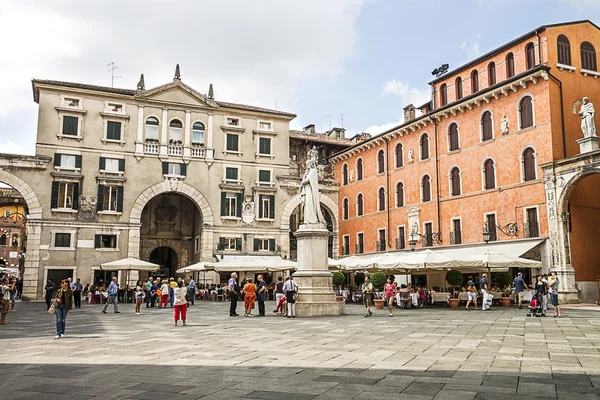 Plein van Dante (Signori) in Verona — Stockfoto