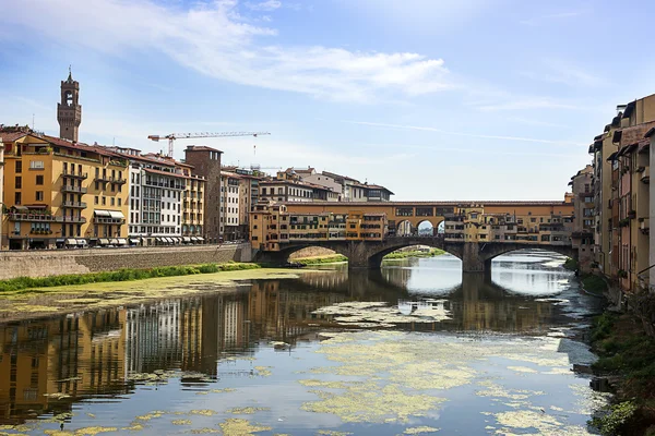 Puente de Ponte Vecchio en Florencia en verano —  Fotos de Stock