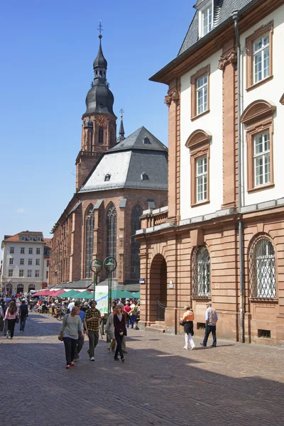 Lidé na hlavní pěší zóně v Heidelbergu — Stock fotografie