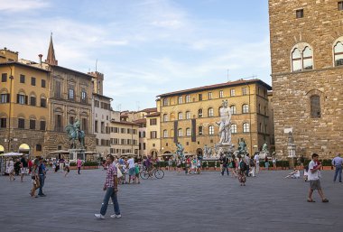 Neptune and other statues on Square of Signora