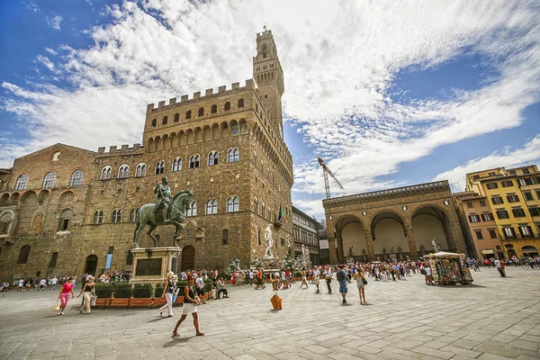 Palazzo Vecchio (Palazzo Vecchio) in Piazza della Signora — Foto Stock