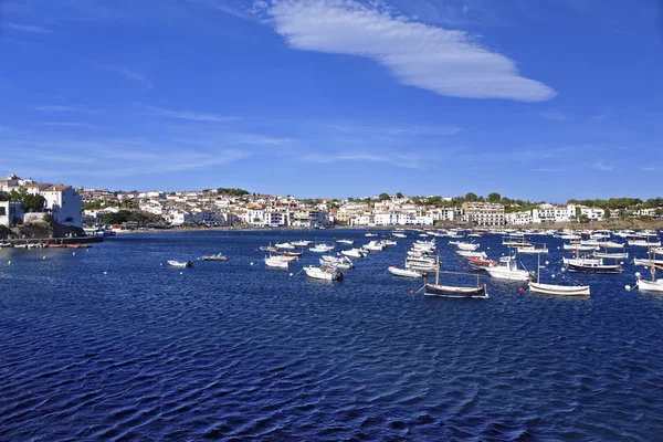 Cadaques гавань влітку — стокове фото