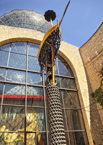 Inner yard of Dali theater-museum in Figueres — Zdjęcie stockowe