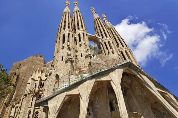 Torres da Catedral da Sagrada Família em Barcelona — Fotografia de Stock