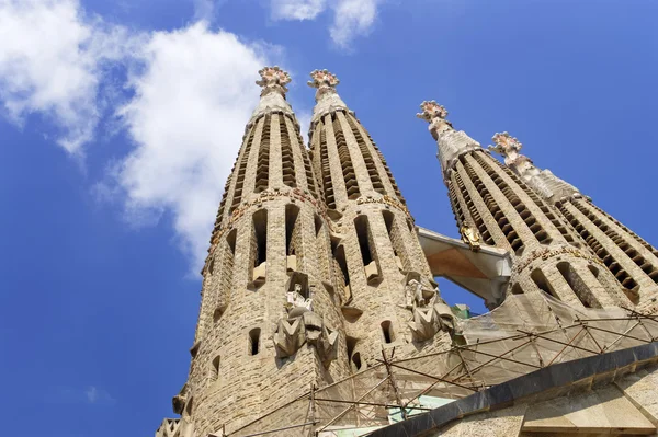 Torres da Catedral da Sagrada Família em Barcelona — Fotografia de Stock