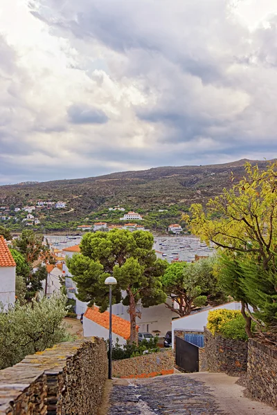 Street view to Cadaques and harbor in summer — Stock Fotó